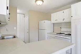 920 E Old Willow Rd, Prospect Heights, IL 60070 - Photo 7