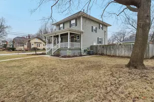 933 Elm St, Saint Charles, IL 60174 - Photo 3