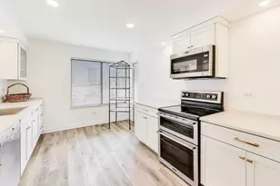 83C Thornhill Ln, Lake Barrington, IL 60010 - Photo 9