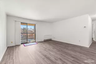 594 Somerset Ln, Crystal Lake, IL 60012 - Photo 3