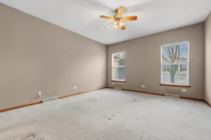 102 Hitching Post Ln, Grayslake, IL 60030 - Photo 9