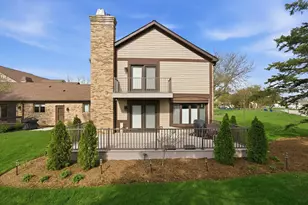 1840 Golf View Dr, Bartlett, IL 60103 - Photo 5