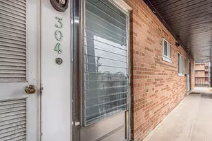 6961 N Oakley Ave, Chicago, IL 60645 - Photo 19