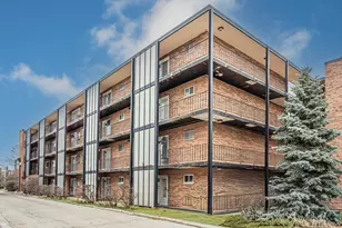 6961 N Oakley Ave, Chicago, IL 60645 - Photo 1