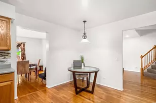 301 Inner Cir Dr, Bolingbrook, IL 60490 - Photo 7