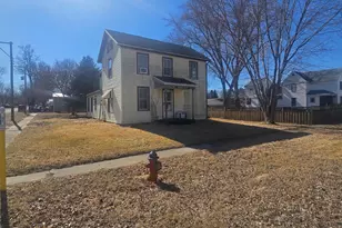 201 W 2nd St, Leaf River, IL 61047 - Photo 7