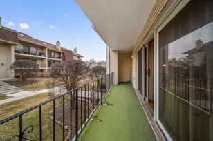 9026 Del Prado Dr, Palos Hills, IL 60465 - Photo 23