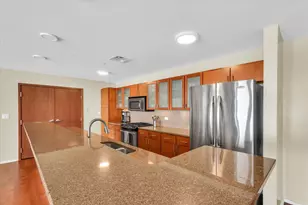 301 N Neil St, Champaign, IL 61820 - Photo 9