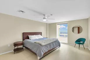 301 N Neil St, Champaign, IL 61820 - Photo 5