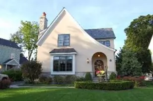 33 Washington Cir, Lake Forest, IL 60045 - Photo 1