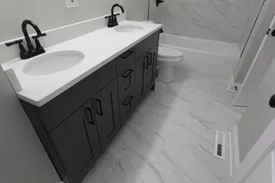 1800 Hollywood Ave, Hanover Park, IL 60133 - Photo 15