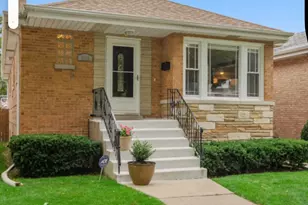 4565 N McVicker Ave, Chicago, IL 60630 - Photo 1