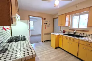 938 Hillcrest Rd, Elgin, IL 60123 - Photo 7