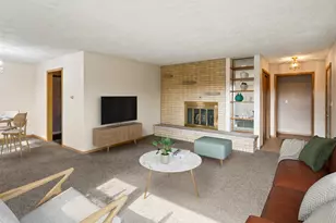 938 Hillcrest Rd, Elgin, IL 60123 - Photo 5