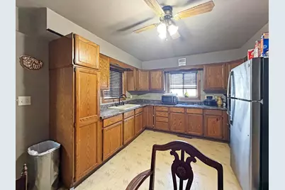 1245 W Violet Street, Freeport, IL 61032 - Photo 3