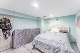 831 N Keystone Ave, Chicago, IL 60651 - Photo 17