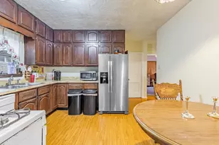 7871 W Oakleaf Ave, Elmwood Park, IL 60707 - Photo 9