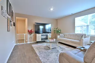 1381 Vineyard Ln, Pingree Grove, IL 60140 - Photo 11