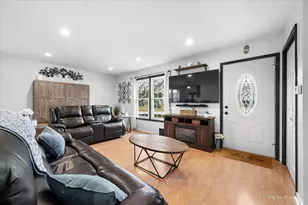 1751 Hemlock Dr, Glendale Heights, IL 60139 - Photo 3