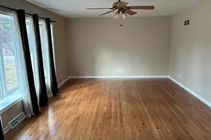 127 Hickory Rd, Oakwood Hills, IL 60013 - Photo 9