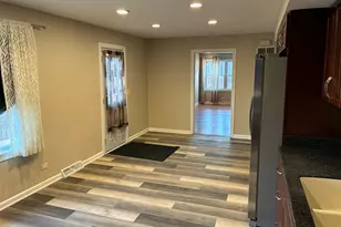 127 Hickory Rd, Oakwood Hills, IL 60013 - Photo 5