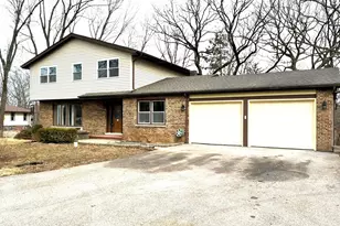 127 Hickory Rd, Oakwood Hills, IL 60013 - Photo 1