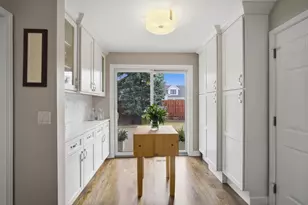 27 Park Ln, Park Ridge, IL 60068 - Photo 9