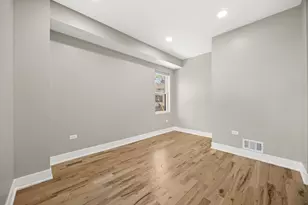 8645 S Bennett Ave, Chicago, IL 60617 - Photo 19