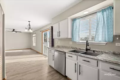 2477 Smithfield Court, Aurora, IL 60503 - Photo 7