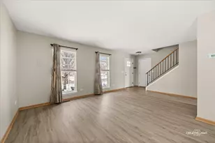 2477 Smithfield Ct, Aurora, IL 60503 - Photo 3