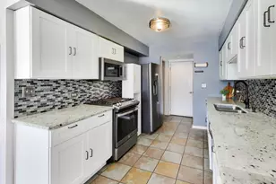 1207 Sandhurst Ln, South Elgin, IL 60177 - Photo 9