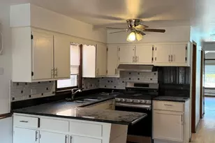 8652 S Leamington St, Burbank, IL 60459 - Photo 9