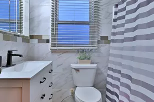 10N836 Maple St, Elgin, IL 60123 - Photo 21