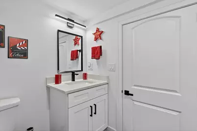 2817 N Sacramento Avenue, Chicago, IL 60618 - Photo 31