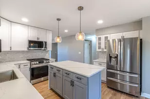 2892 Parkside Dr, Highland Park, IL 60035 - Photo 9