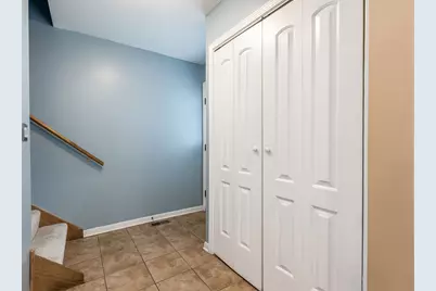 2612 W Pratt Boulevard, Chicago, IL 60645 - Photo 19