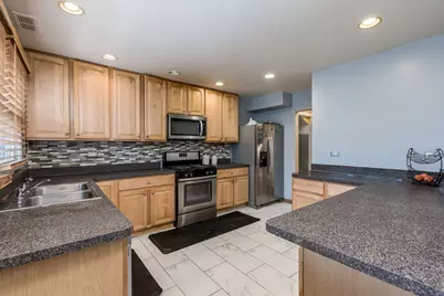 2612 W Pratt Boulevard, Chicago, IL 60645 - Photo 9
