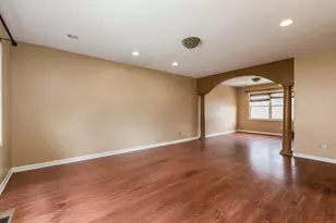 2612 W Pratt Blvd, Chicago, IL 60645 - Photo 3