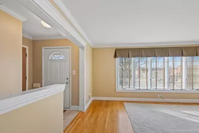 5004 Harnew Road S, Oak Lawn, IL 60453 - Photo 3