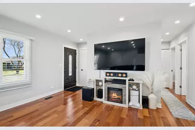 5308 Cinema Drive W, Hanover Park, IL 60133 - Photo 3