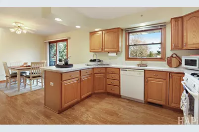 38689 N Boulevard View Avenue, Wadsworth, IL 60083 - Photo 7