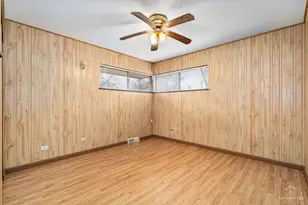 128 S Michigan Ave, Addison, IL 60101 - Photo 11