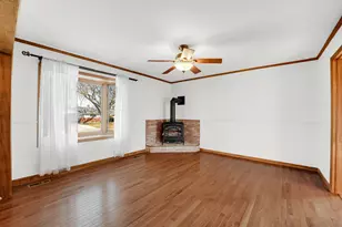 2713 Forest Glen Pkwy, Woodridge, IL 60517 - Photo 7