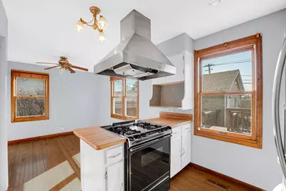 2713 Forest Glen Parkway, Woodridge, IL 60517 - Photo 11