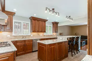 277 Little Stonegate Ct, Cary, IL 60013 - Photo 5