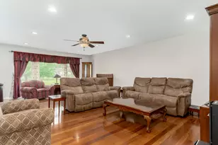 277 Little Stonegate Ct, Cary, IL 60013 - Photo 9