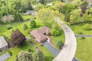 277 Little Stonegate Ct, Cary, IL 60013 - Photo 57