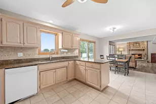 805 Edgewater Dr, Minooka, IL 60447 - Photo 11