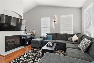 2941 Woodside Dr, Joliet, IL 60431 - Photo 3