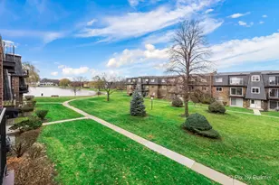 9407 Bay Colony Dr, Des Plaines, IL 60016 - Photo 13